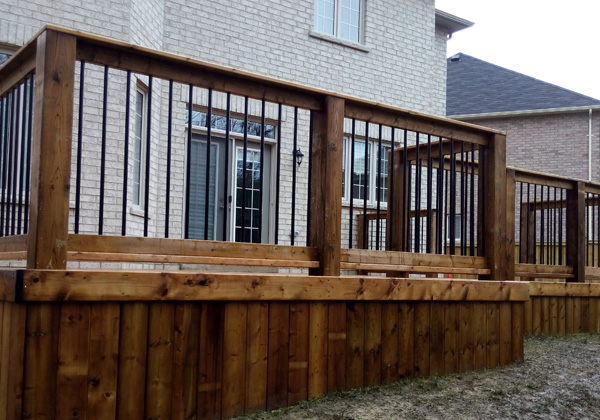 Custom deck and fencing in the GTA